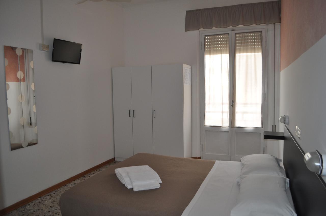 Hotel Urano Католика Екстериор снимка