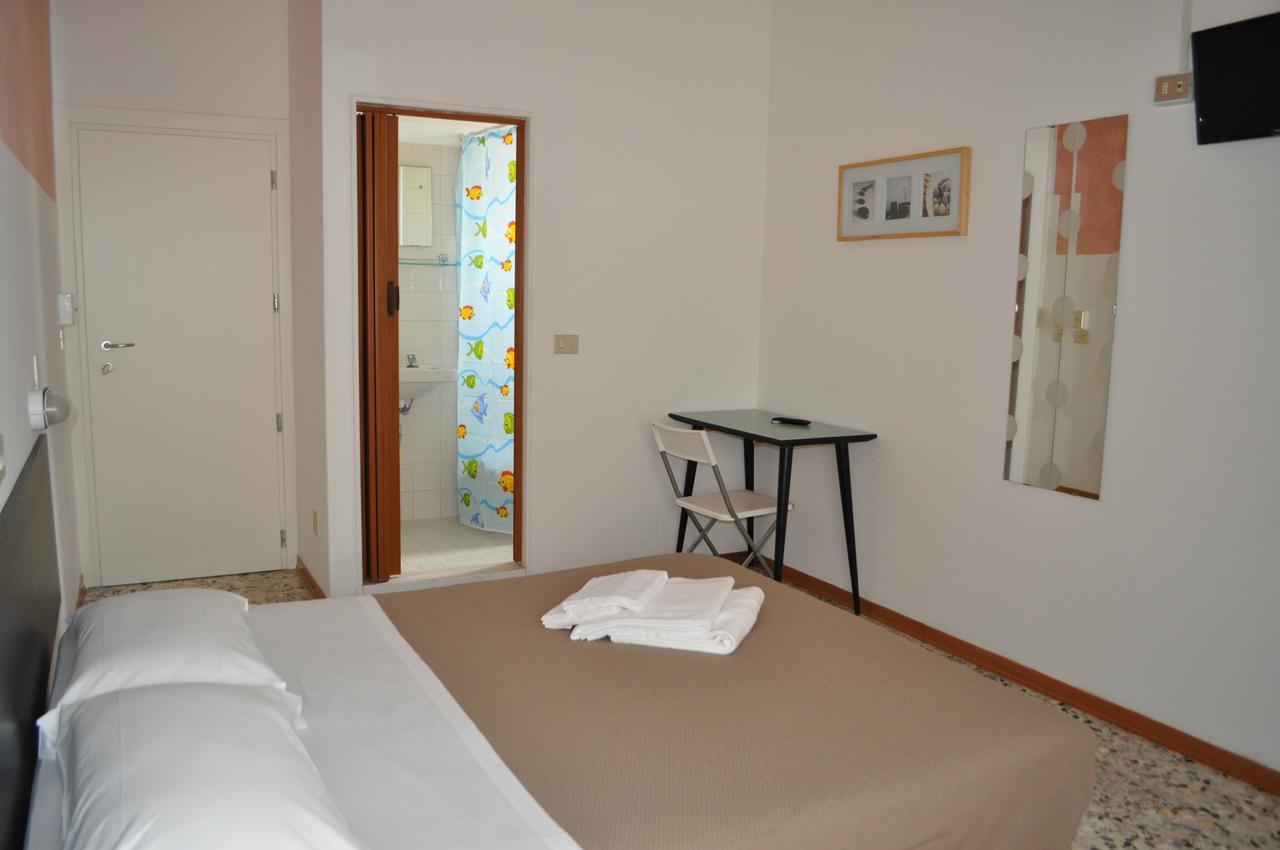 Hotel Urano Католика Екстериор снимка