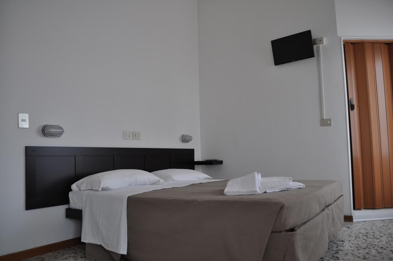 Hotel Urano Католика Екстериор снимка
