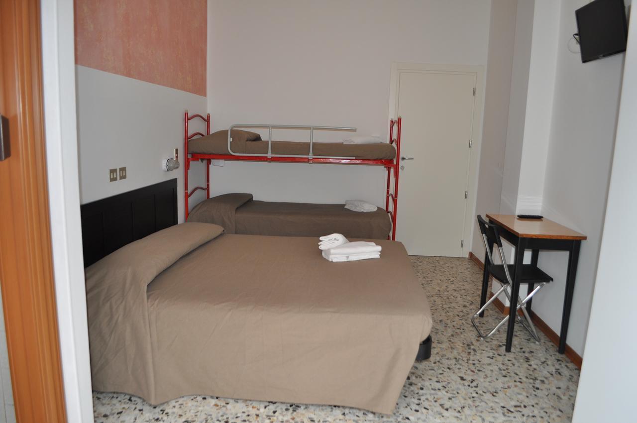 Hotel Urano Католика Екстериор снимка