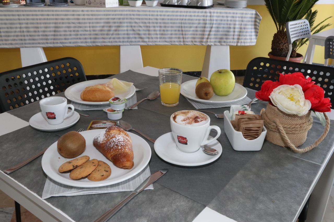 Hotel Urano Католика Екстериор снимка
