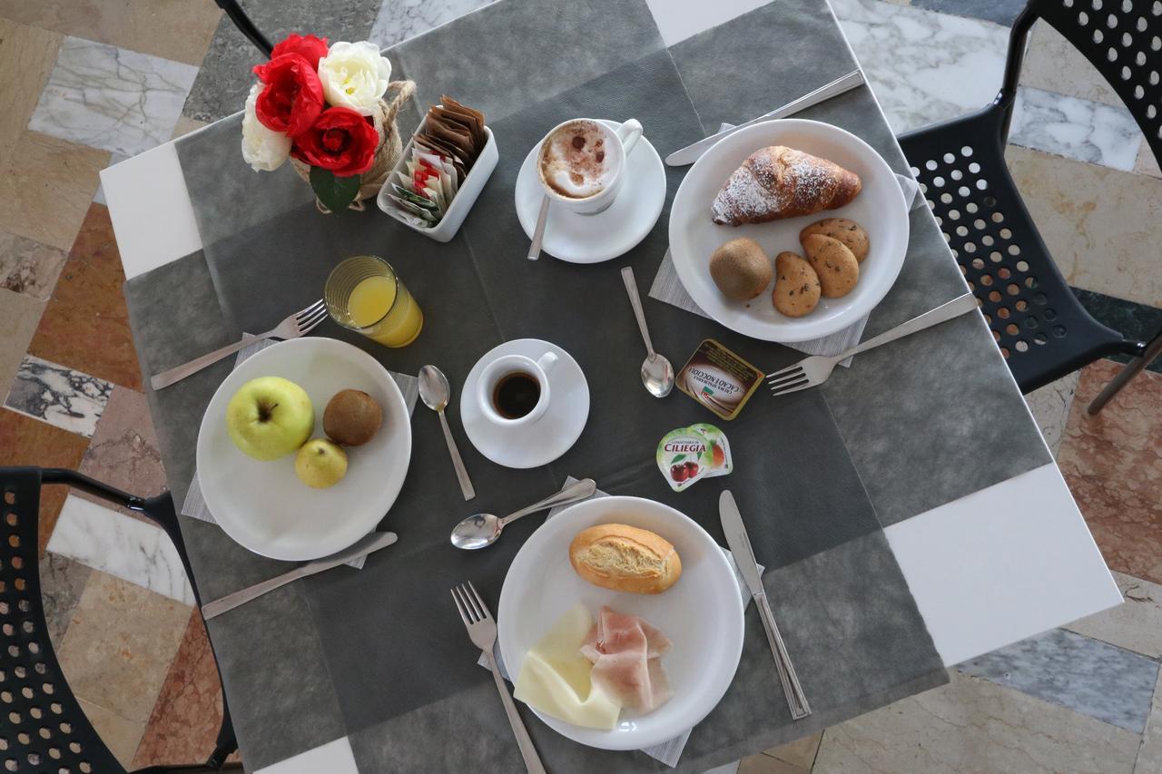 Hotel Urano Католика Екстериор снимка