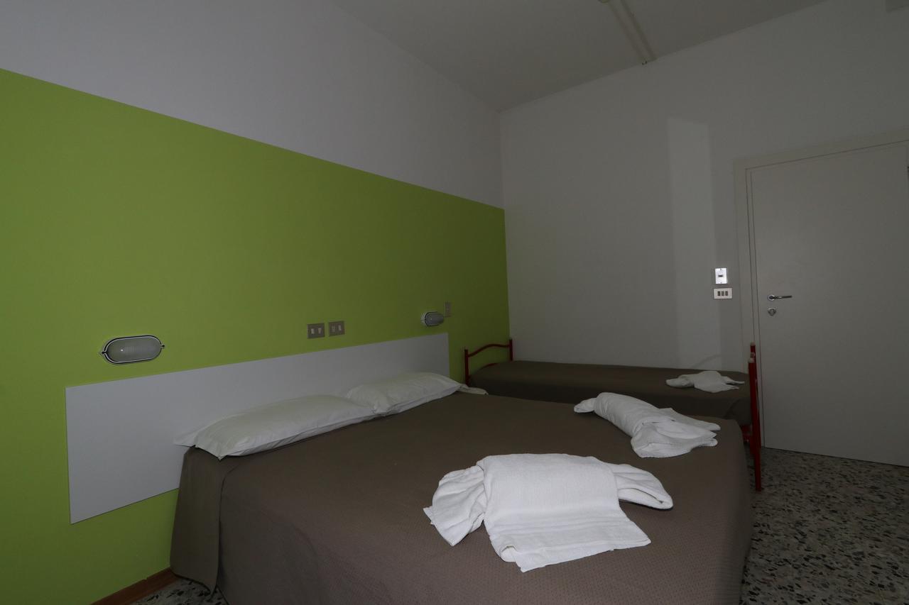 Hotel Urano Католика Екстериор снимка