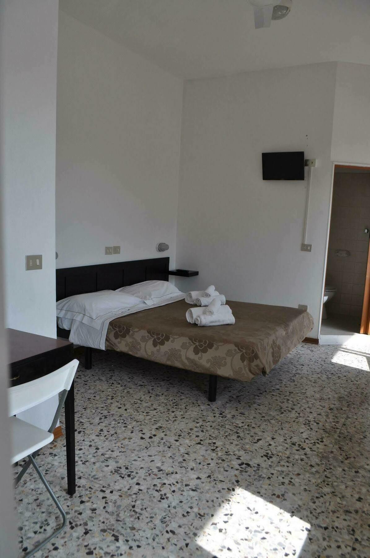 Hotel Urano Католика Екстериор снимка
