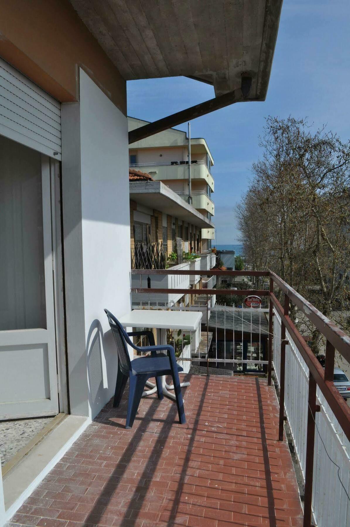 Hotel Urano Католика Екстериор снимка