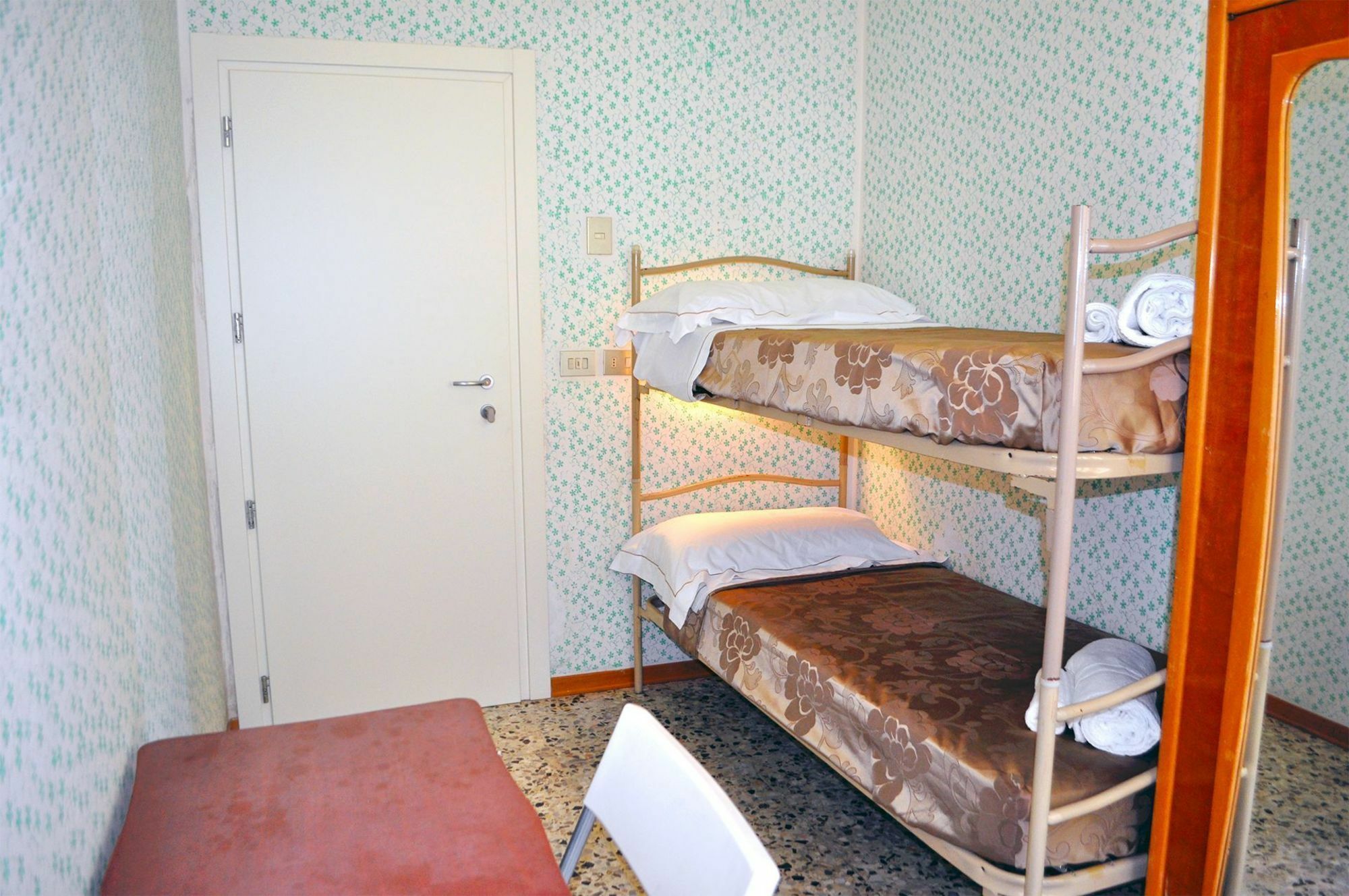 Hotel Urano Католика Екстериор снимка