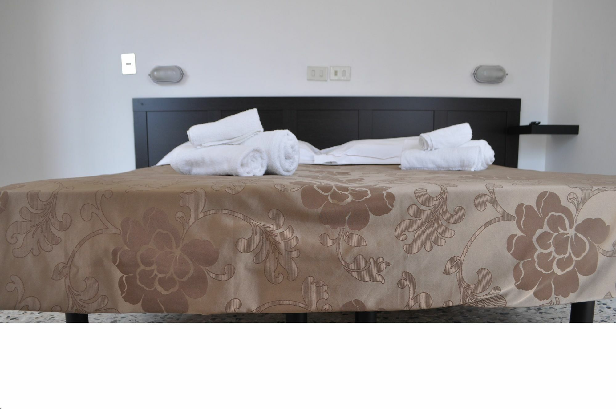 Hotel Urano Католика Екстериор снимка
