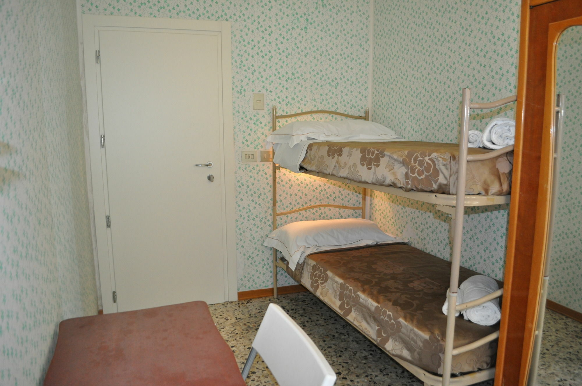 Hotel Urano Католика Екстериор снимка