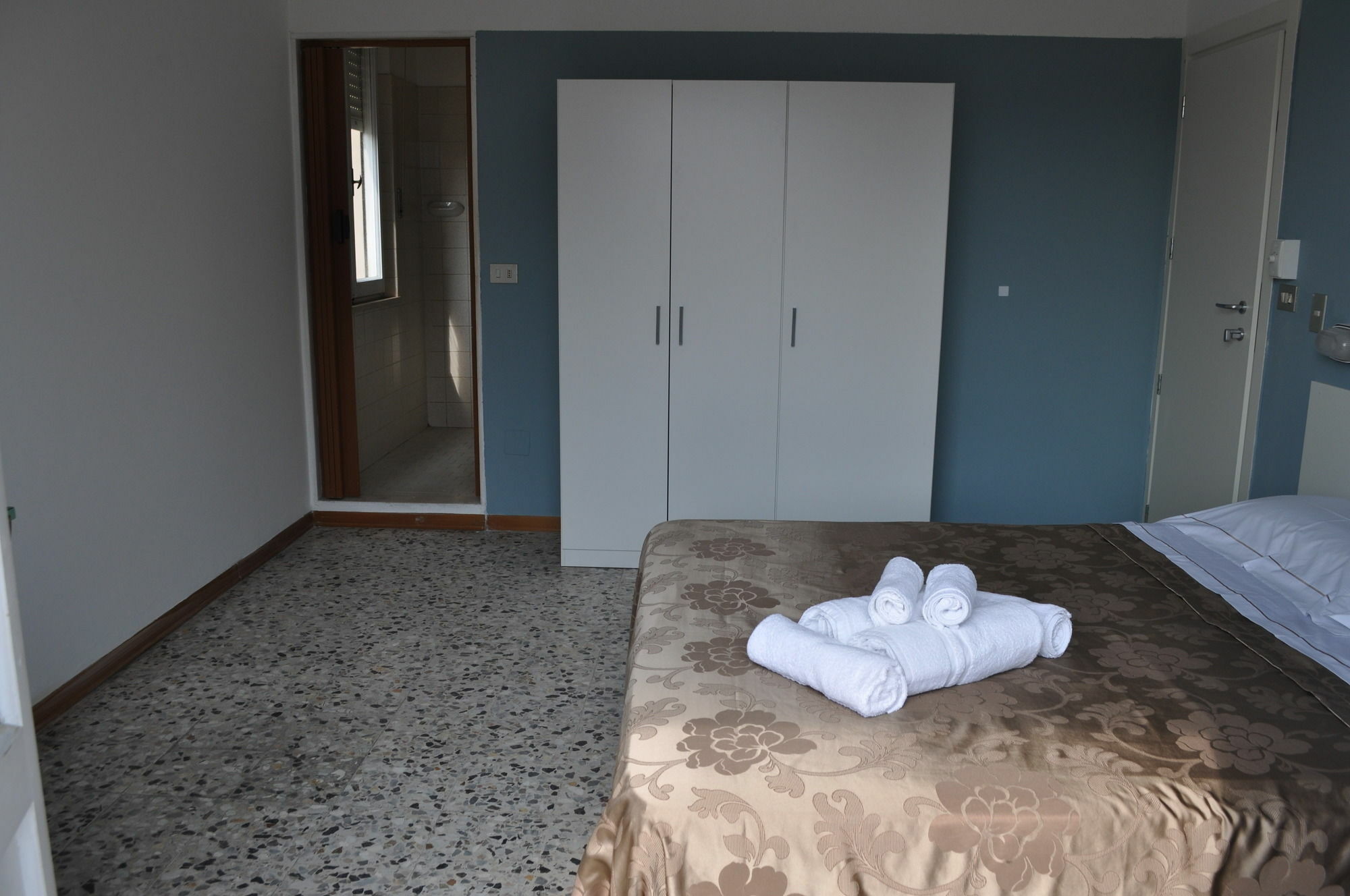 Hotel Urano Католика Екстериор снимка